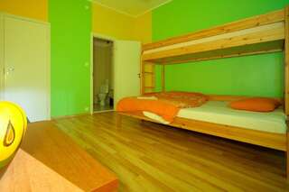 Хостелы Viru Backpackers Hostel Таллин Двухместный номер с 1 кроватью и собственной ванной комнатой-3