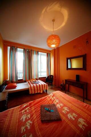 Хостелы Viru Backpackers Hostel Таллин Двухместный номер с 1 кроватью и общей ванной комнатой-4