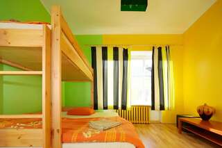 Хостелы Viru Backpackers Hostel Таллин Двухместный номер с 1 кроватью и собственной ванной комнатой-4