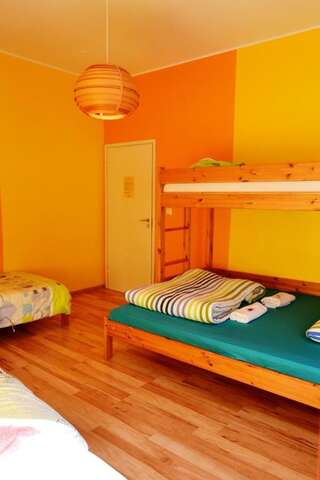 Хостелы Viru Backpackers Hostel Таллин Семейный номер (для 5 взрослых)-6